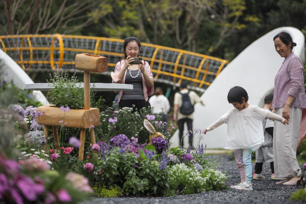 在兒童公園，邂逅春天- 鳳凰秀- 影響有影響力的人, image size:1280x853